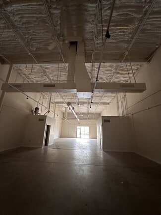 Plus de détails pour 551 N Shepherd Dr, Houston, TX - Local d'activités à louer
