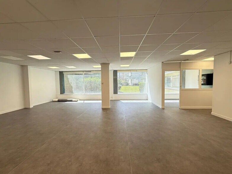 Local commercial dans Boulogne-Billancourt à louer - Photo de l’immeuble – Image 3 sur 4