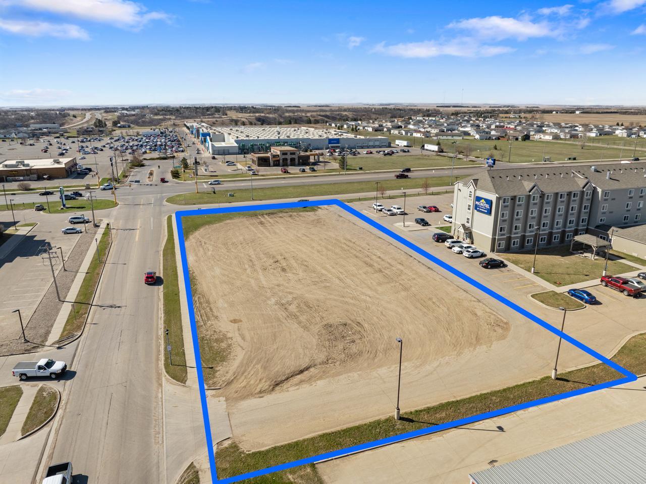 400 37th Ave SW ave, Minot, ND à vendre Photo principale– Image 1 sur 25