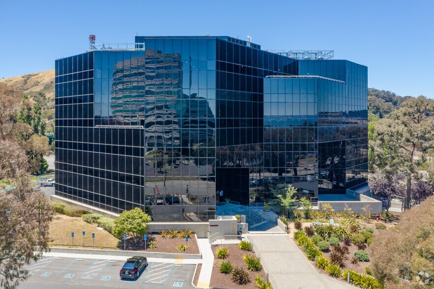1000 Marina Blvd, Brisbane, CA à louer - Photo de l’immeuble – Image 1 sur 11