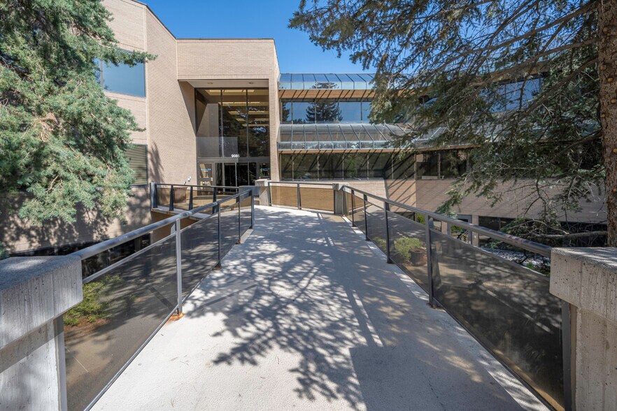 9085 E Mineral Cir, Centennial, CO à vendre - Photo de l’immeuble – Image 2 sur 8