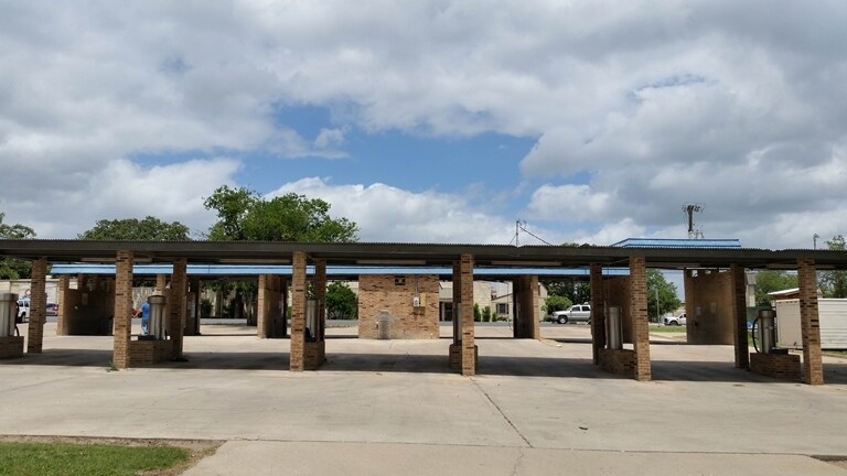 405 S Washington St, Fredericksburg, TX à vendre - Photo de l’immeuble – Image 1 sur 30
