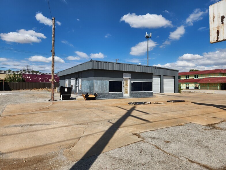 1301 NW Cache Rd, Lawton, OK à louer - Photo de l’immeuble – Image 3 sur 24