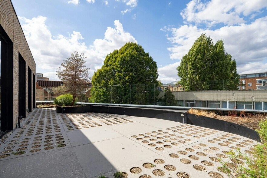 38 Northampton Rd, Londres à louer - Photo de l’immeuble – Image 3 sur 11