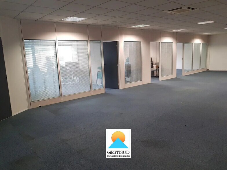 Bureau dans Gémenos à louer - Photo de l’immeuble – Image 3 sur 3