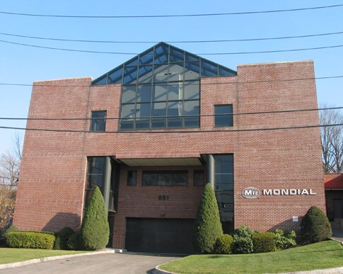 661 Hillside Rd, Pelham Manor, NY à vendre - Photo de l’immeuble – Image 2 sur 3