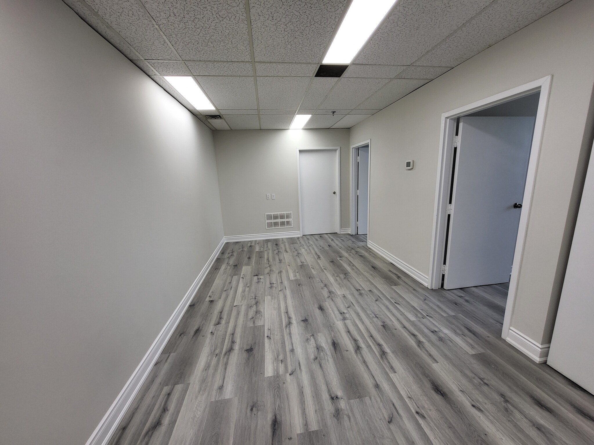 991-1025 Finch Ave W, Toronto, ON à louer Photo intérieure– Image 1 sur 10