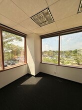 1717 Park St, Naperville, IL à louer Photo intérieure– Image 1 sur 1