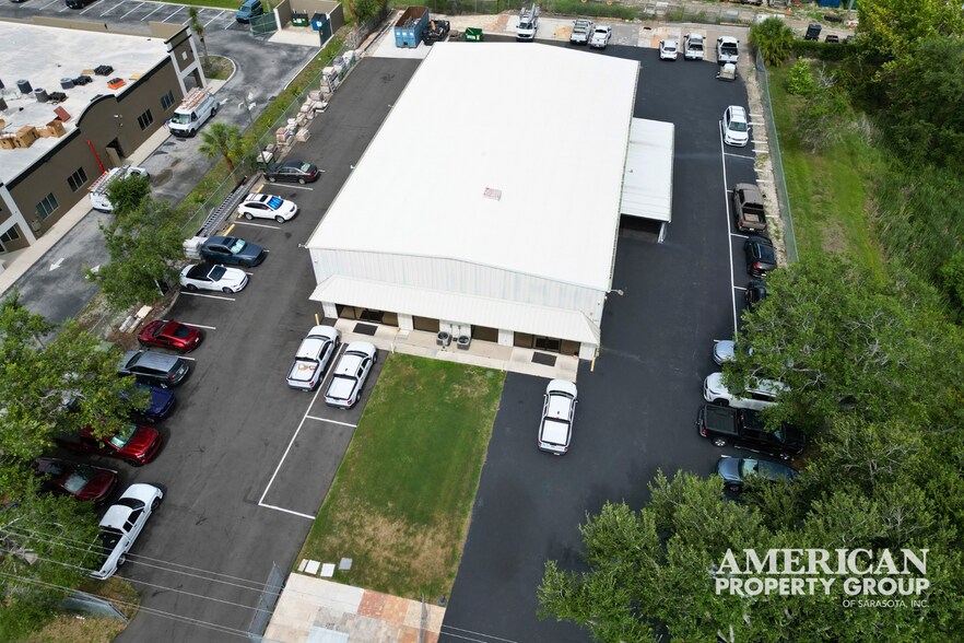 5946 Clark Center Ave, Sarasota, FL à louer - Photo de l’immeuble – Image 2 sur 20