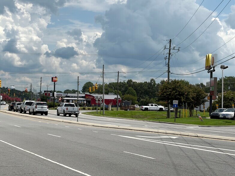 Corner Lot 2.22 Acres Next to McDonalds portefeuille de 1 biens à vendre sur LoopNet.fr - Photo de l’immeuble – Image 1 sur 12