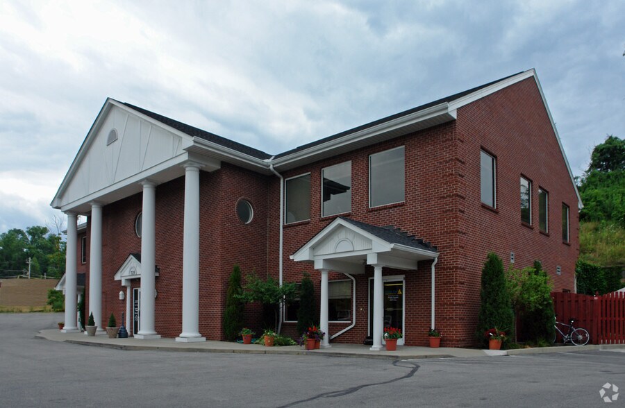 725 Alexandria Pike, Fort Thomas, KY à louer - Photo de l’immeuble – Image 2 sur 4