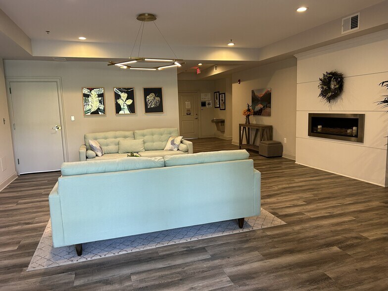 901 Glyndon St SE, Vienna, VA à louer - Photo de l’immeuble – Image 3 sur 11