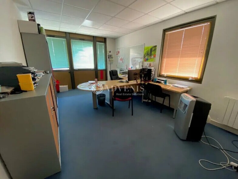 Bureau dans Croissy-Beaubourg à vendre - Photo de l’immeuble – Image 3 sur 3