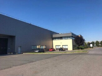 Plus de détails pour 11 Rue De La Grande Borne, Le Mesnil-Amelot - Bureau, Local d'activités à louer