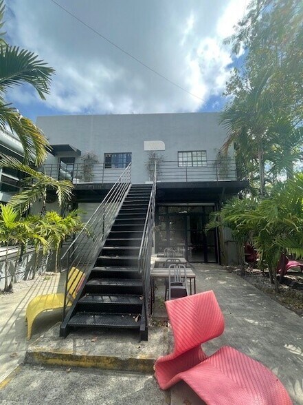 7610-7636 NE 4th Ct, Miami, FL à louer - Photo de l’immeuble – Image 2 sur 10