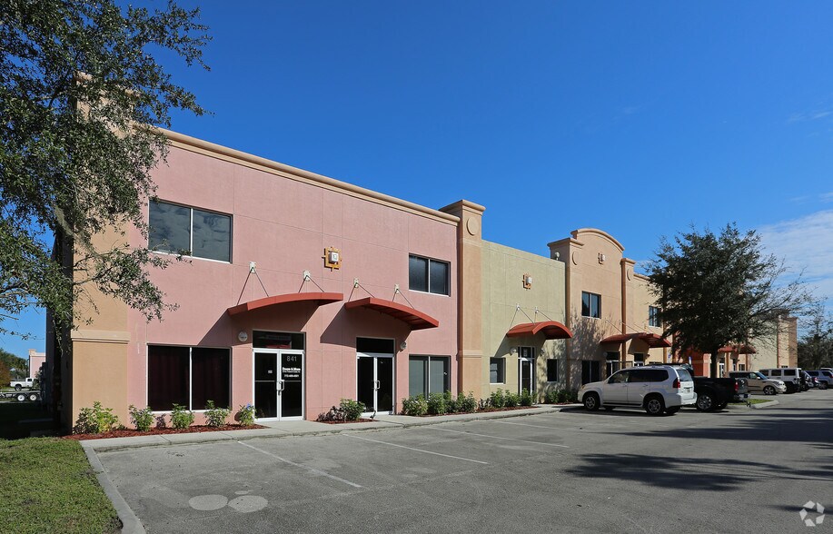841-865 S Kings, Fort Pierce, FL à vendre - Photo principale – Image 1 sur 19