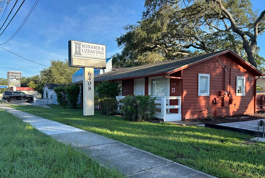6408 E Fowler Ave, Temple Terrace, FL à louer - Photo de l’immeuble – Image 1 sur 4