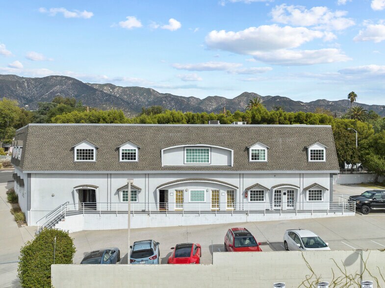 4502 Dyer St, La Crescenta, CA à louer - Photo de l’immeuble – Image 1 sur 5