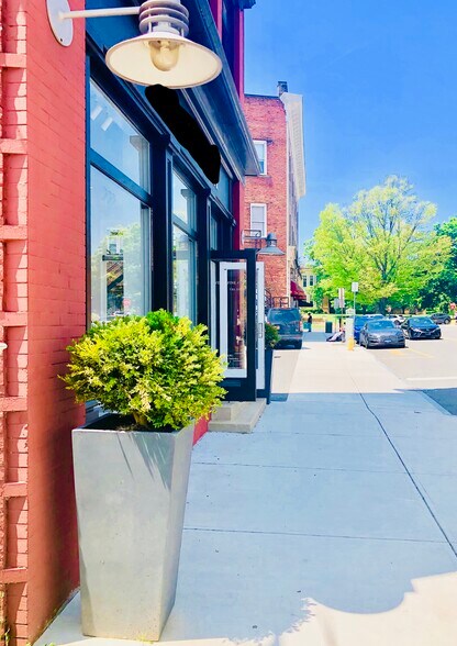 12 Havemeyer Pl, Greenwich, CT à louer - Photo de l’immeuble – Image 2 sur 37