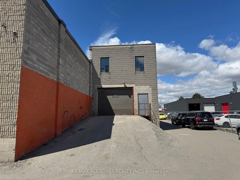 25 Heritage Rd, Markham, ON à louer - Photo de l’immeuble – Image 3 sur 11