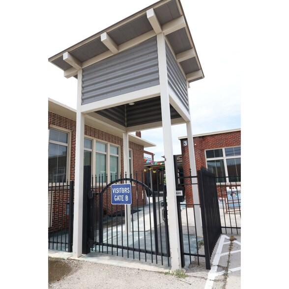 1811 S Laredo St, San Antonio, TX à louer - Photo de l’immeuble – Image 2 sur 10