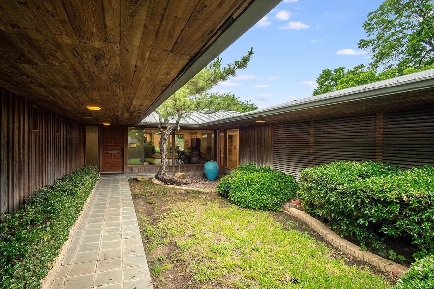 921 NW 9th St, Grand Prairie, TX à vendre - Photo de l’immeuble – Image 3 sur 11