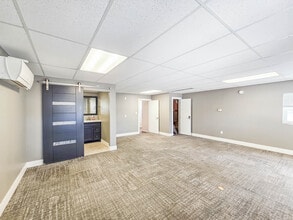 3416 Vinton St, Omaha, NE à louer Photo intérieure– Image 2 sur 12