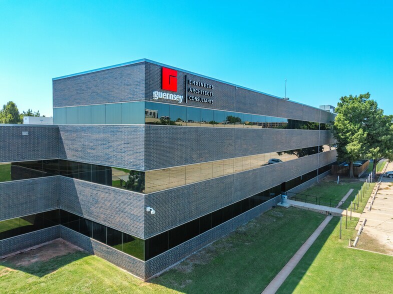 5555 NW Grand Blvd, Oklahoma City, OK à vendre - Photo de l’immeuble – Image 2 sur 12