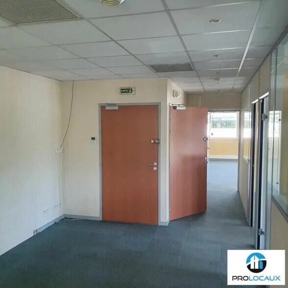 Bureau dans Moirans à louer - Photo de l’immeuble – Image 1 sur 5