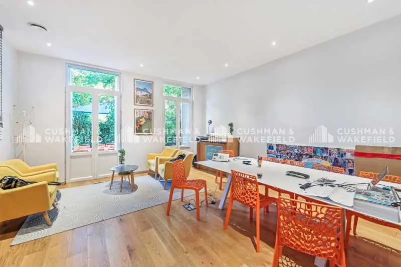 44 Avenue Victor Hugo, Paris à louer Photo de l’immeuble– Image 1 sur 16