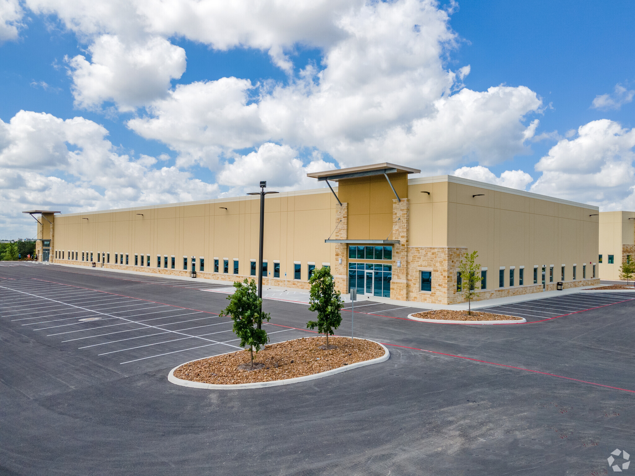 6422 E Campus Dr, San Antonio, TX à louer Photo de l’immeuble– Image 1 sur 26