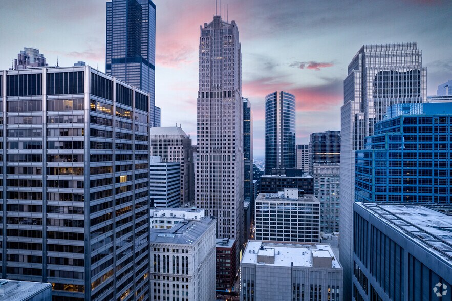 227 W Monroe St, Chicago, IL à louer - Photo de l’immeuble – Image 1 sur 27