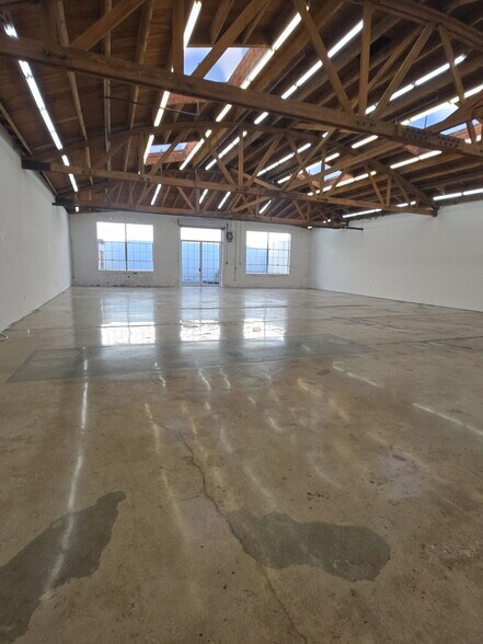 664 S Anderson St, Los Angeles, CA à louer - Photo de l’immeuble – Image 3 sur 11