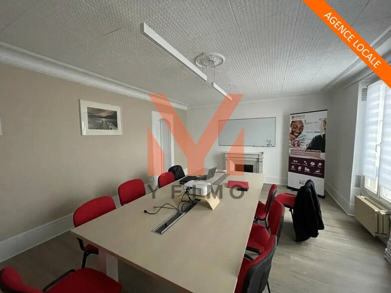 Bureau dans Les Mureaux à vendre - Photo de l’immeuble – Image 1 sur 7