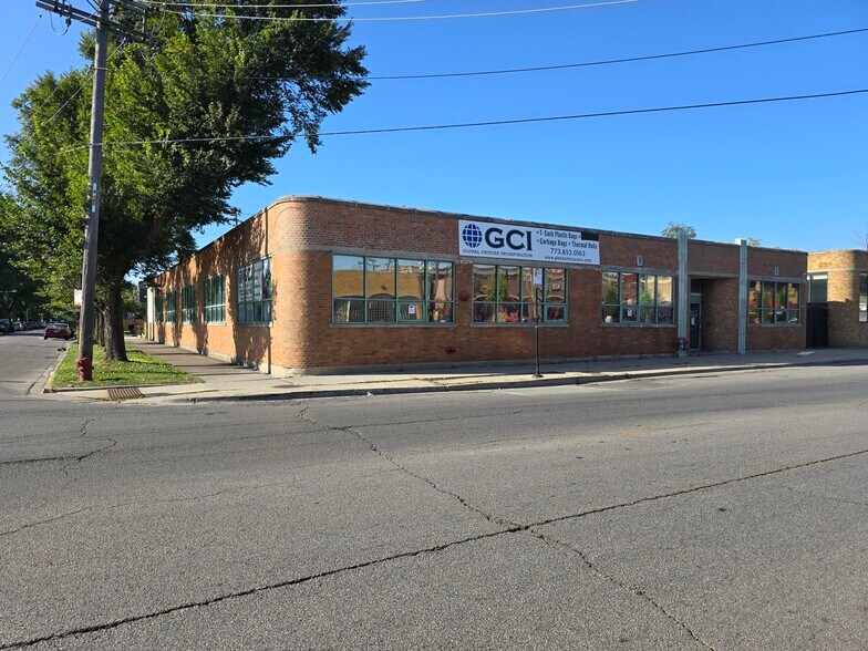 4535 W Addison St, Chicago, IL à louer - Photo de l’immeuble – Image 2 sur 10
