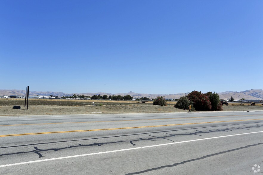 400 Flynn Rd, Hollister, CA à vendre - Photo de l’immeuble – Image 3 sur 6
