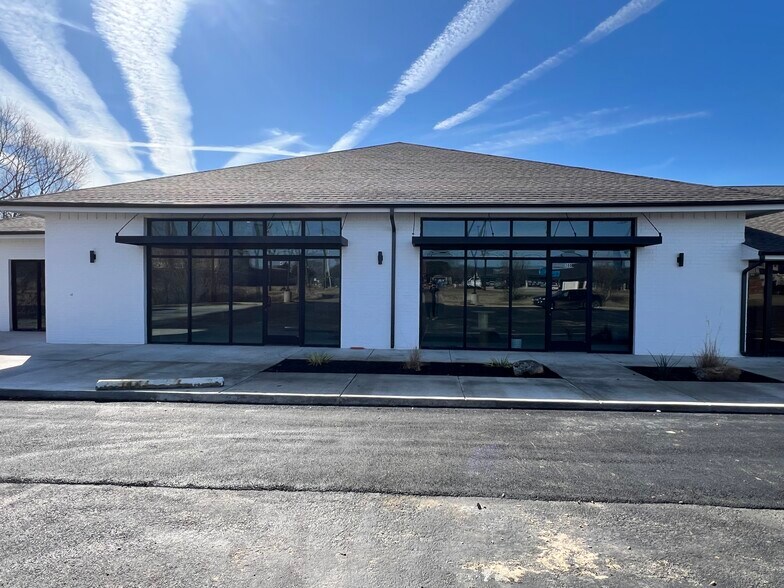 721 W Main St, Mabank, TX à louer - Photo de l’immeuble – Image 3 sur 5
