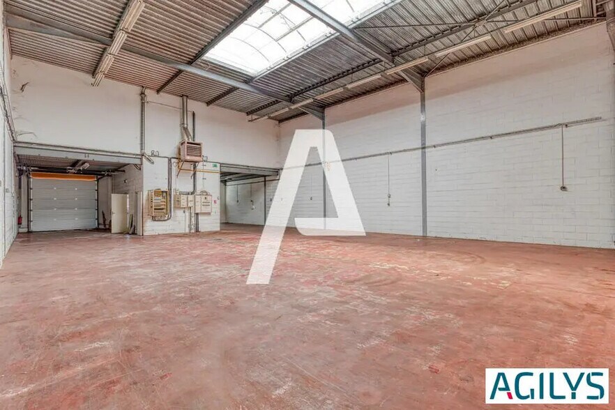 Local d’activités dans Villejuif à louer - Photo de l’immeuble – Image 1 sur 6