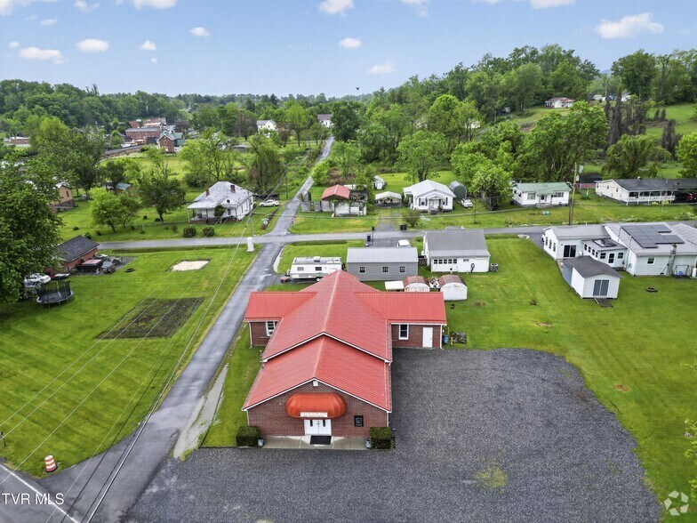 302 Crescent Dr, Glade Spring, VA à vendre - Photo de l’immeuble – Image 3 sur 19