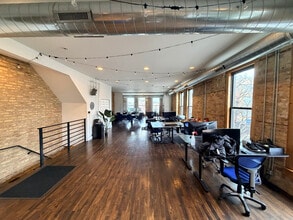 1360 N Milwaukee Ave, Chicago, IL à louer Photo intérieure– Image 2 sur 4