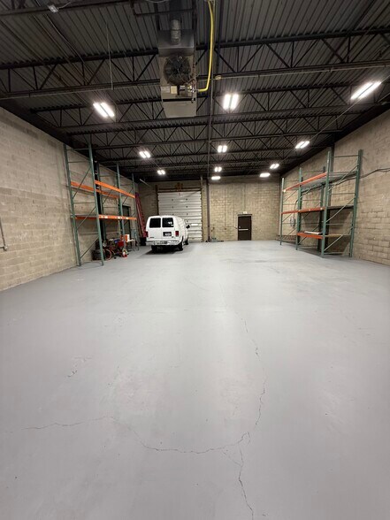 181-191 Remington Blvd, Ronkonkoma, NY à louer - Photo de l’immeuble – Image 3 sur 18