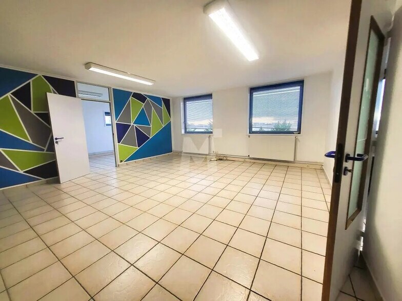 Bureau dans Évry-Courcouronnes à louer - Photo de l’immeuble – Image 3 sur 8