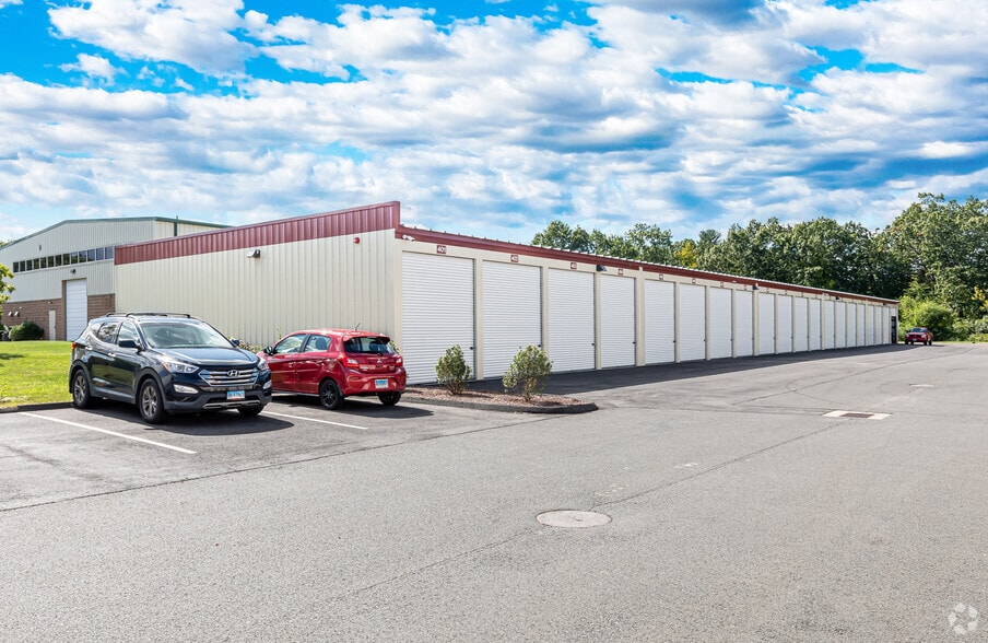 200 Old County Cir, Windsor Locks, CT à louer - Photo principale – Image 1 sur 9