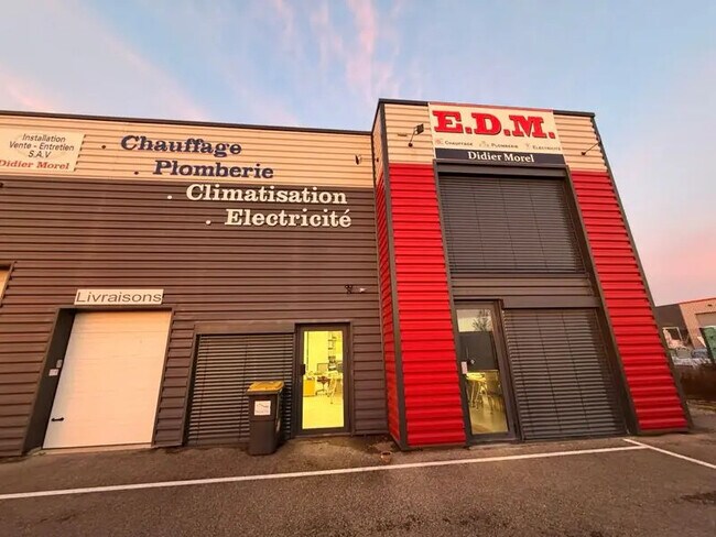 Plus de détails pour Bureau, Local d'activités à louer