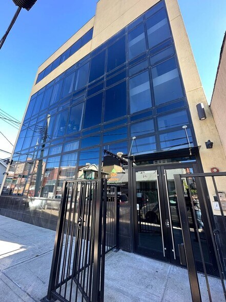 86 Brighton 1st Pl, Brooklyn, NY à louer - Photo de l’immeuble – Image 2 sur 2