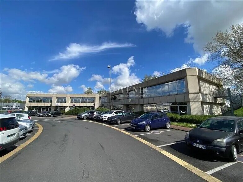Bureau dans Roissy-en-France à louer - Photo de l’immeuble – Image 1 sur 7