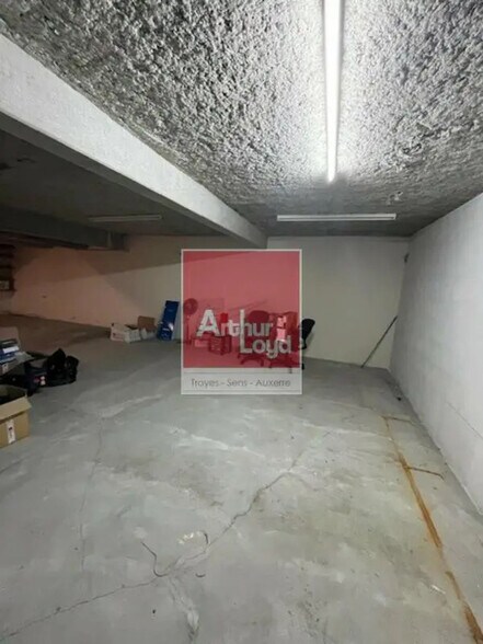 Bureau dans Sens à louer - Photo de l’immeuble – Image 2 sur 7