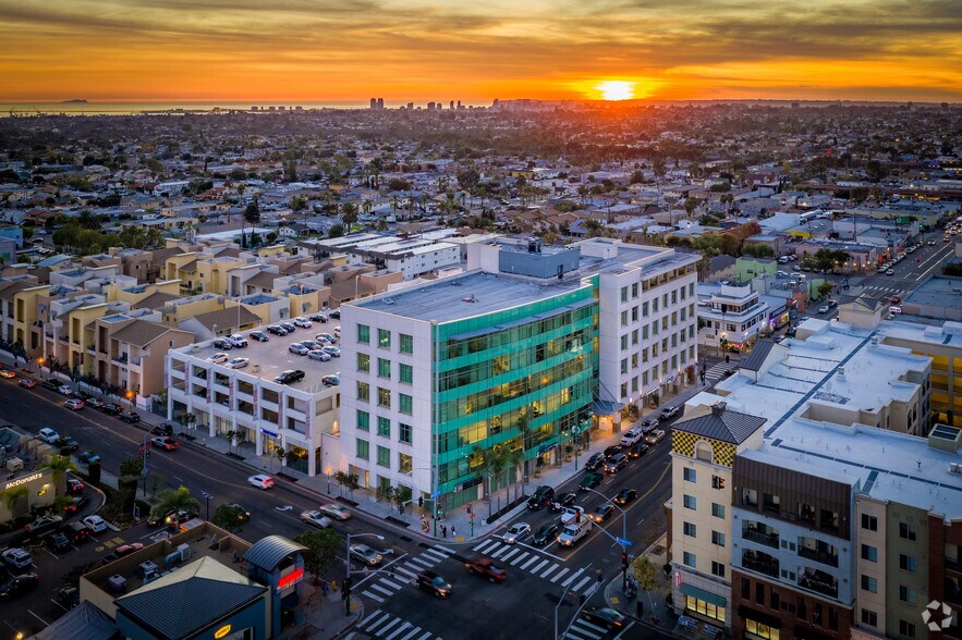 4305 University Ave, San Diego, CA à louer - Photo de l’immeuble – Image 2 sur 5