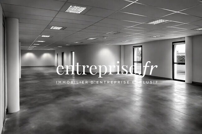 Plus de détails pour Local d'activités à louer