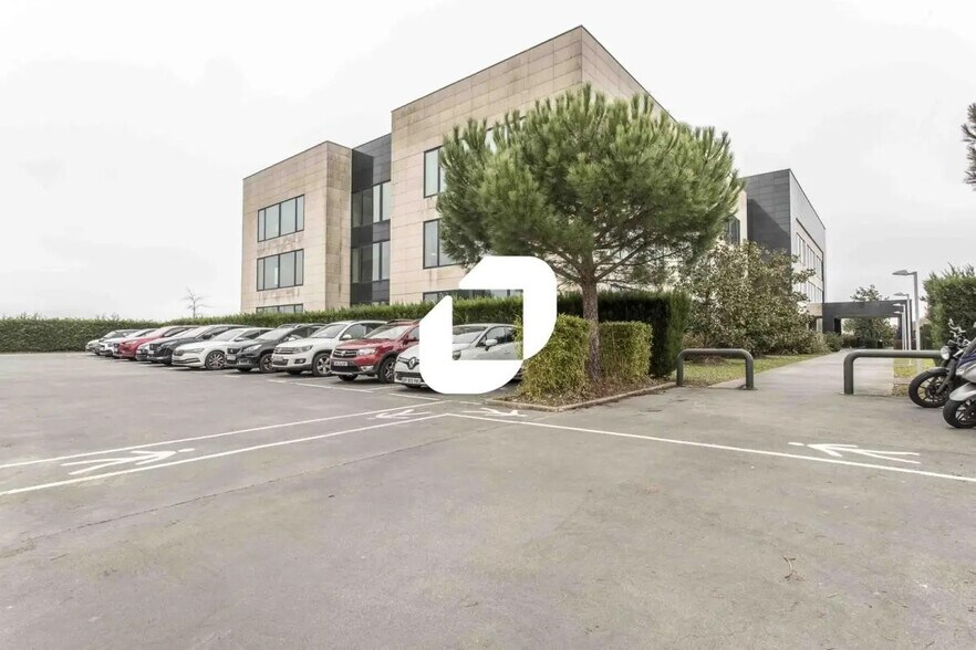 Bureau dans Lieusaint à louer - Photo de l’immeuble – Image 2 sur 2